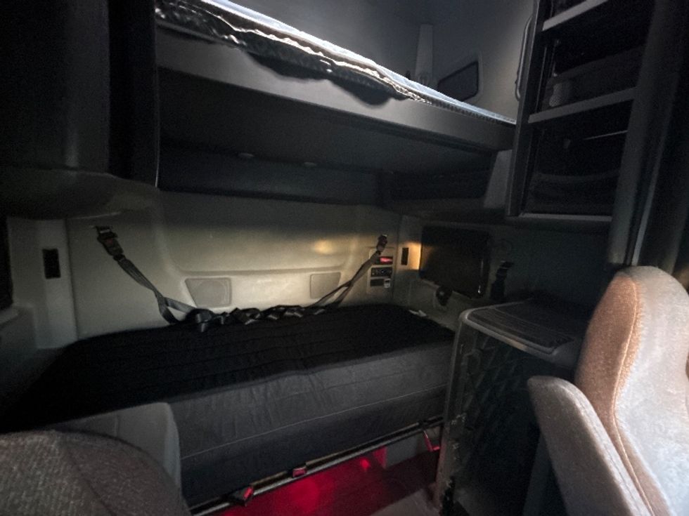 Sleeper Tractor-Heavy Duty Tractors-International-2023-LT625-Fontana-CA-646,879\n\t\tmiles-$ 47,000 - Image 16