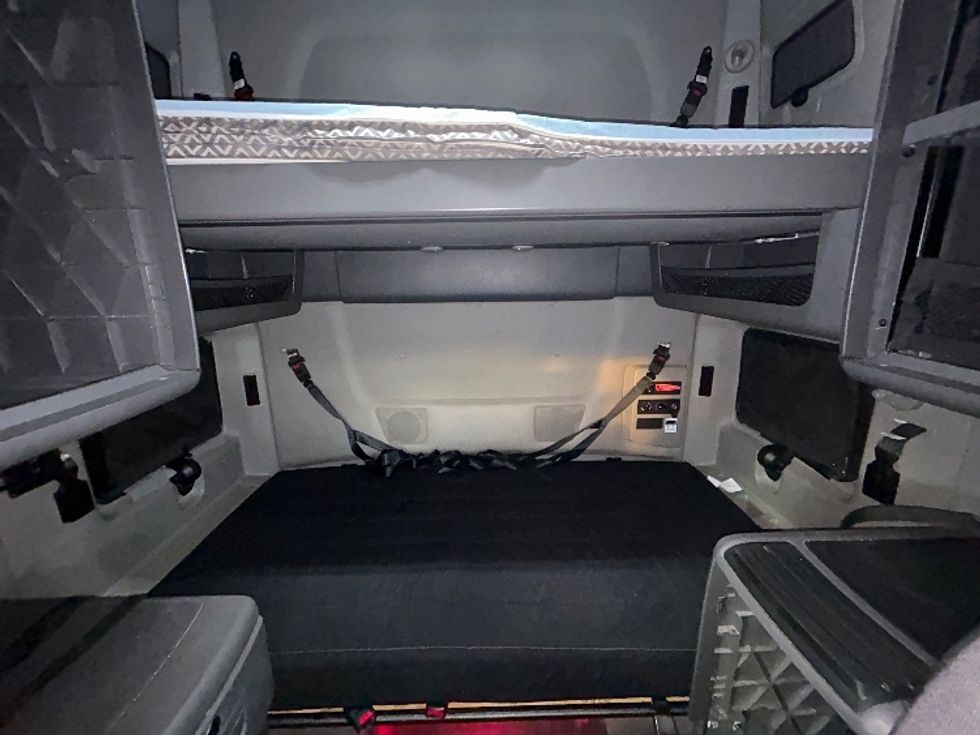 Sleeper Tractor-Heavy Duty Tractors-International-2023-LT625-Fontana-CA-646,879\n\t\tmiles-$ 47,000 - Image 17