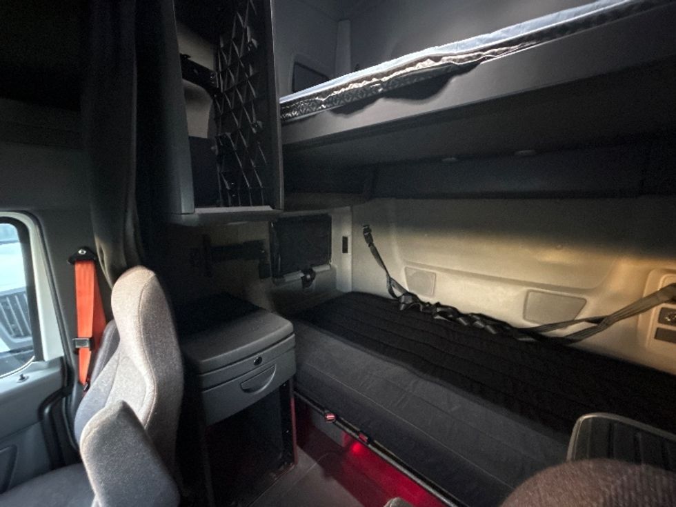 Sleeper Tractor-Heavy Duty Tractors-International-2023-LT625-Fontana-CA-646,879\n\t\tmiles-$ 47,000 - Image 18