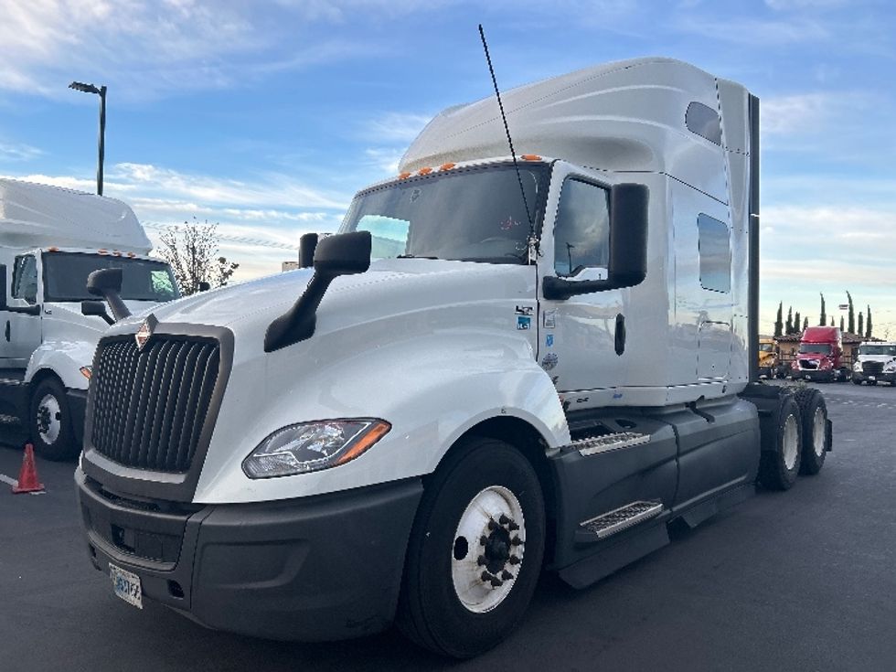 Sleeper Tractor-Heavy Duty Tractors-International-2023-LT625-Fontana-CA-646,879\n\t\tmiles-$ 47,000 - Image 3