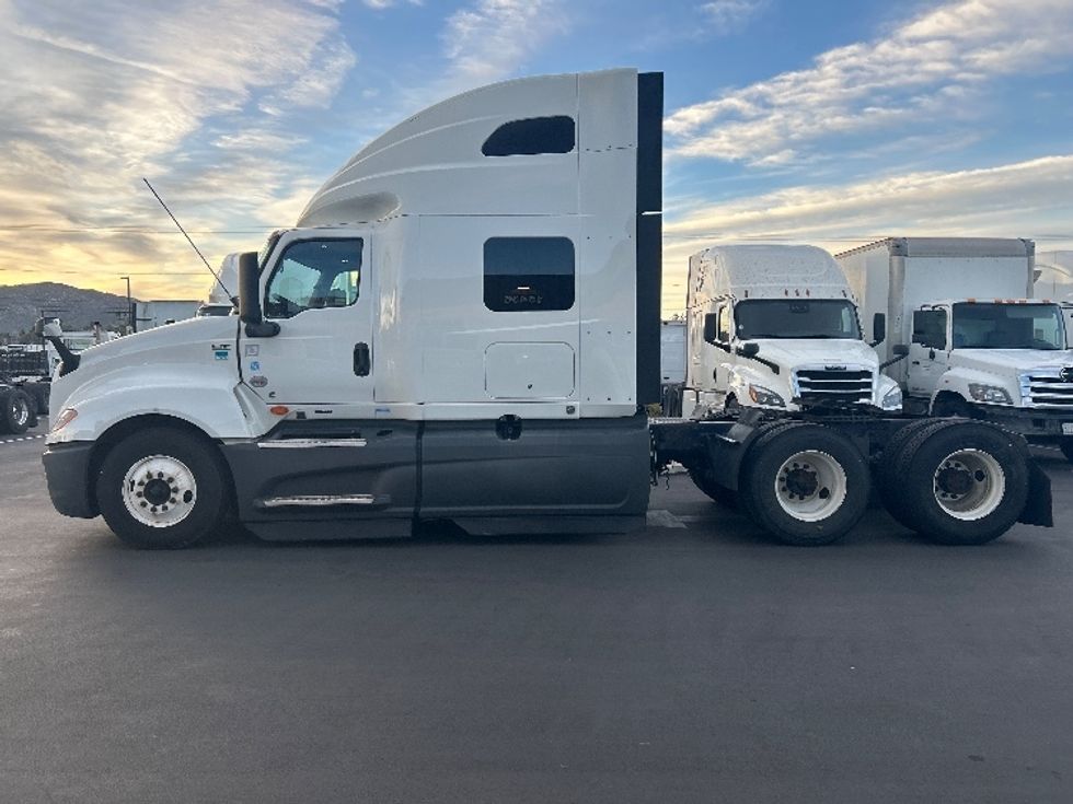 Sleeper Tractor-Heavy Duty Tractors-International-2023-LT625-Fontana-CA-646,879\n\t\tmiles-$ 47,000 - Image 4
