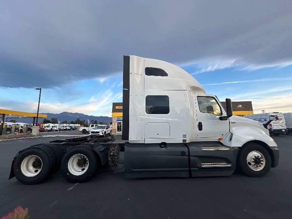 Sleeper Tractor-Heavy Duty Tractors-International-2023-LT625-Fontana-CA-646,879\n\t\tmiles-$ 47,000 - Image 8