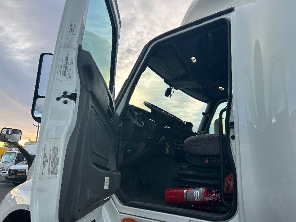 Sleeper Tractor-Heavy Duty Tractors-International-2023-LT625-Fontana-CA-646,879\n\t\tmiles-$ 47,000 - Image 9