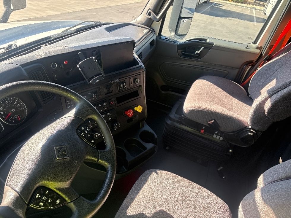 Sleeper Tractor-Heavy Duty Tractors-International-2023-LT625-Fontana-CA-655,609\n\t\tmiles-$ 48,250 - Image 10