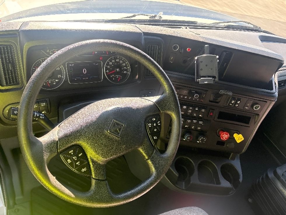 Sleeper Tractor-Heavy Duty Tractors-International-2023-LT625-Fontana-CA-655,609\n\t\tmiles-$ 48,250 - Image 11