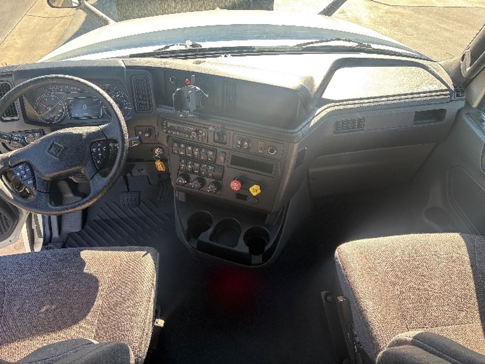 Sleeper Tractor-Heavy Duty Tractors-International-2023-LT625-Fontana-CA-655,609\n\t\tmiles-$ 48,250 - Image 12