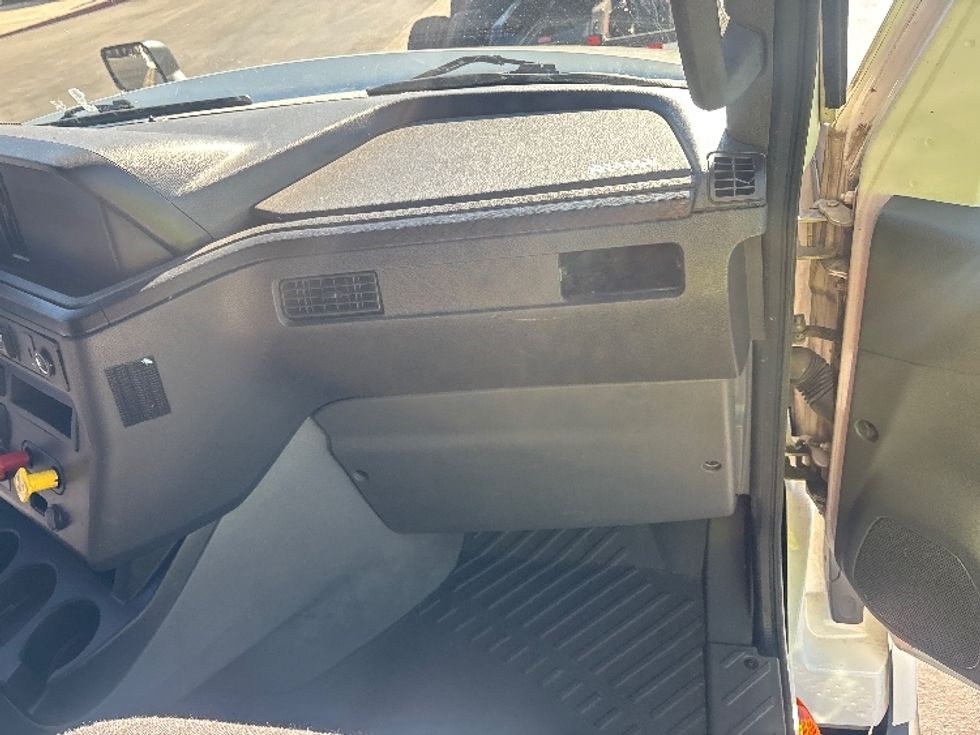 Sleeper Tractor-Heavy Duty Tractors-International-2023-LT625-Fontana-CA-655,609\n\t\tmiles-$ 48,250 - Image 14