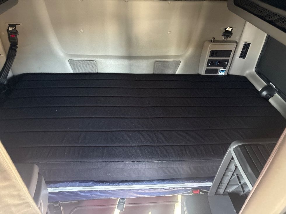 Sleeper Tractor-Heavy Duty Tractors-International-2023-LT625-Fontana-CA-655,609\n\t\tmiles-$ 48,250 - Image 16