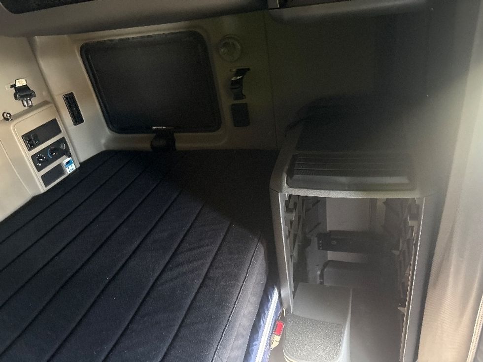 Sleeper Tractor-Heavy Duty Tractors-International-2023-LT625-Fontana-CA-655,609\n\t\tmiles-$ 48,250 - Image 18