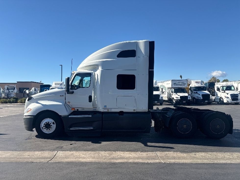 Sleeper Tractor-Heavy Duty Tractors-International-2023-LT625-Fontana-CA-655,609\n\t\tmiles-$ 48,250 - Image 4