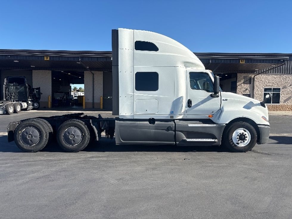 Sleeper Tractor-Heavy Duty Tractors-International-2023-LT625-Fontana-CA-655,609\n\t\tmiles-$ 48,250 - Image 8