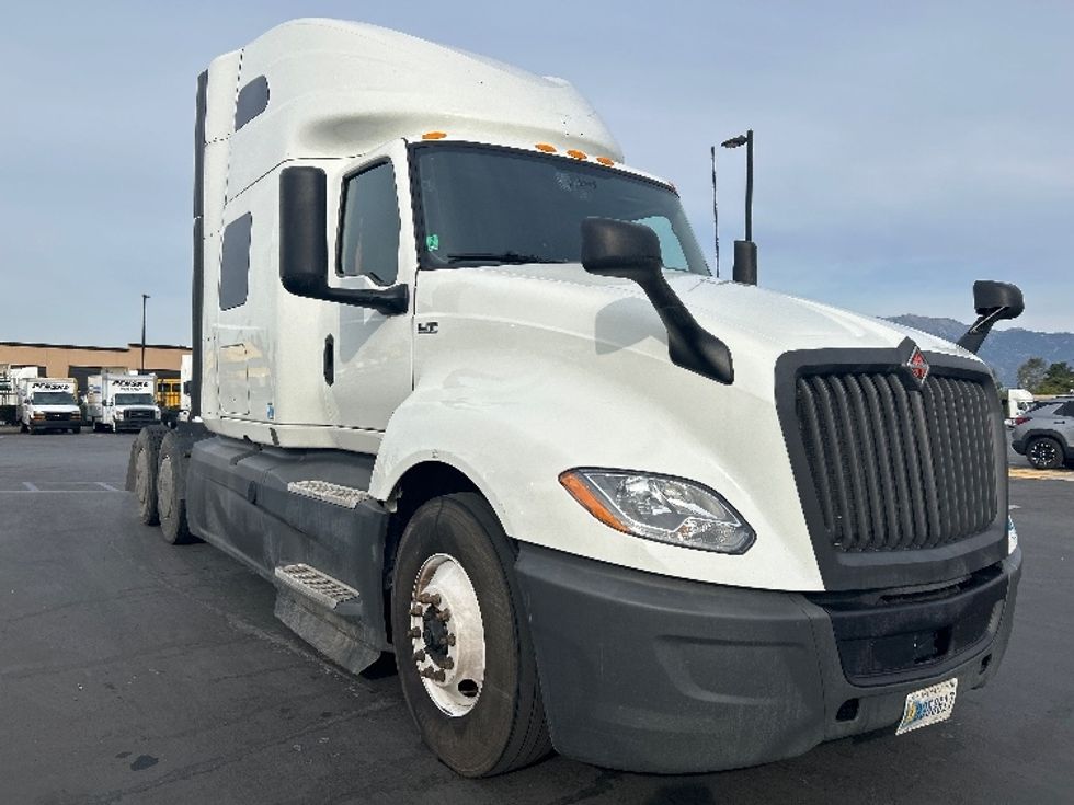 Sleeper Tractor-Heavy Duty Tractors-International-2023-LT625-Fontana-CA-692,062\n\t\tmiles-$ 42,000 - Image 1