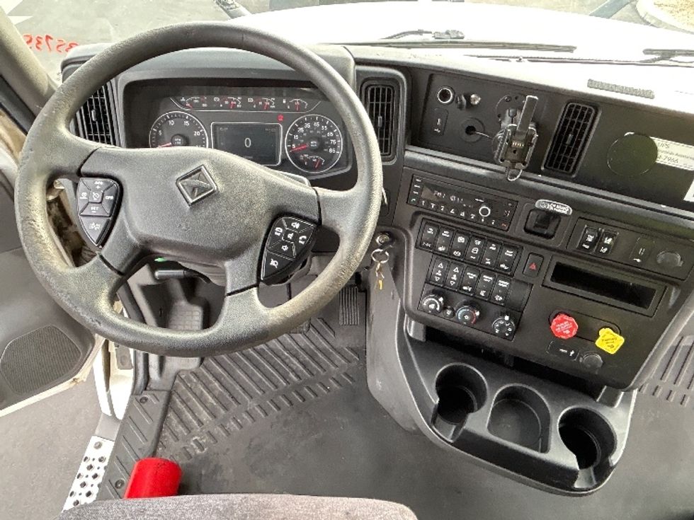 Sleeper Tractor-Heavy Duty Tractors-International-2023-LT625-Fontana-CA-692,062\n\t\tmiles-$ 42,000 - Image 11