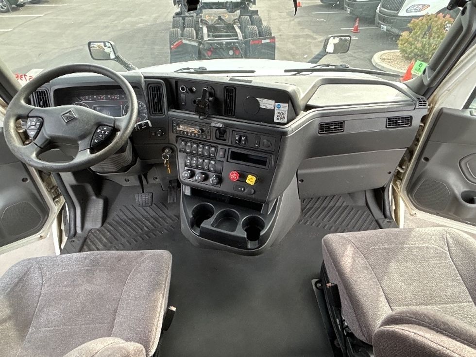 Sleeper Tractor-Heavy Duty Tractors-International-2023-LT625-Fontana-CA-692,062\n\t\tmiles-$ 42,000 - Image 12