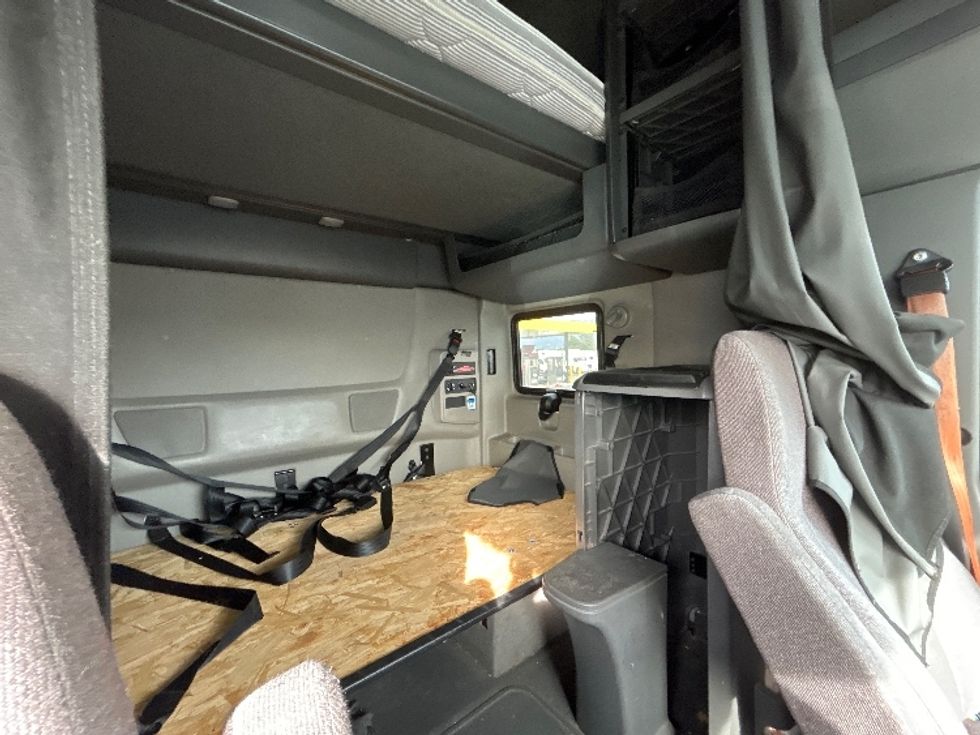 Sleeper Tractor-Heavy Duty Tractors-International-2023-LT625-Fontana-CA-692,062\n\t\tmiles-$ 42,000 - Image 16