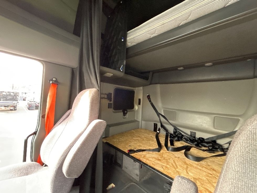 Sleeper Tractor-Heavy Duty Tractors-International-2023-LT625-Fontana-CA-692,062\n\t\tmiles-$ 42,000 - Image 18