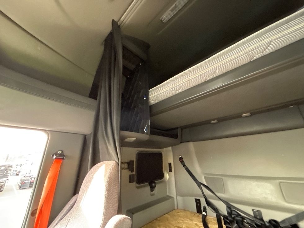 Sleeper Tractor-Heavy Duty Tractors-International-2023-LT625-Fontana-CA-692,062\n\t\tmiles-$ 42,000 - Image 19