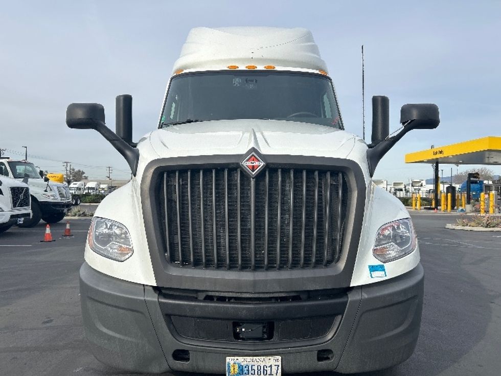 Sleeper Tractor-Heavy Duty Tractors-International-2023-LT625-Fontana-CA-692,062\n\t\tmiles-$ 42,000 - Image 2