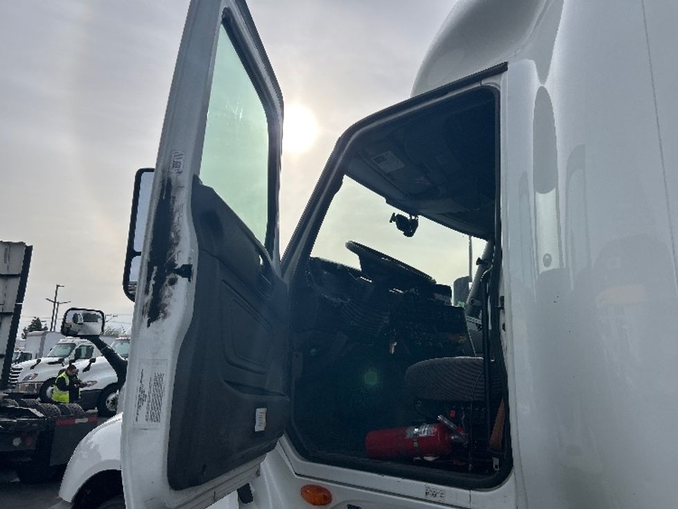 Sleeper Tractor-Heavy Duty Tractors-International-2023-LT625-Fontana-CA-692,062\n\t\tmiles-$ 42,000 - Image 9