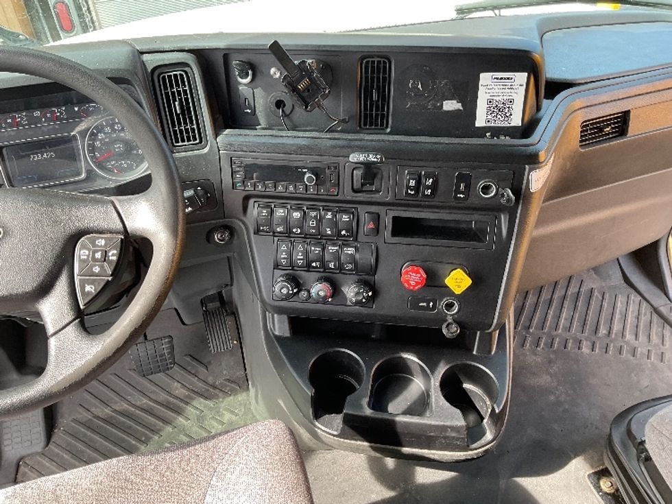 Sleeper Tractor-Heavy Duty Tractors-International-2023-LT625-Fontana-CA-733,426\n\t\tmiles-$ 37,500 - Image 12