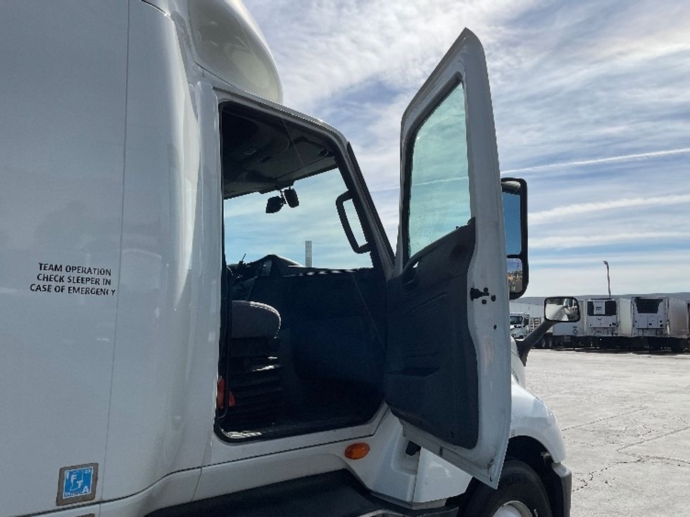 Sleeper Tractor-Heavy Duty Tractors-International-2023-LT625-Fontana-CA-733,426\n\t\tmiles-$ 37,500 - Image 13