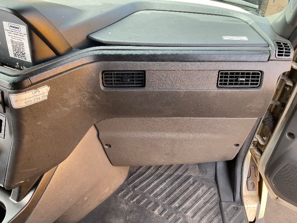 Sleeper Tractor-Heavy Duty Tractors-International-2023-LT625-Fontana-CA-733,426\n\t\tmiles-$ 37,500 - Image 14