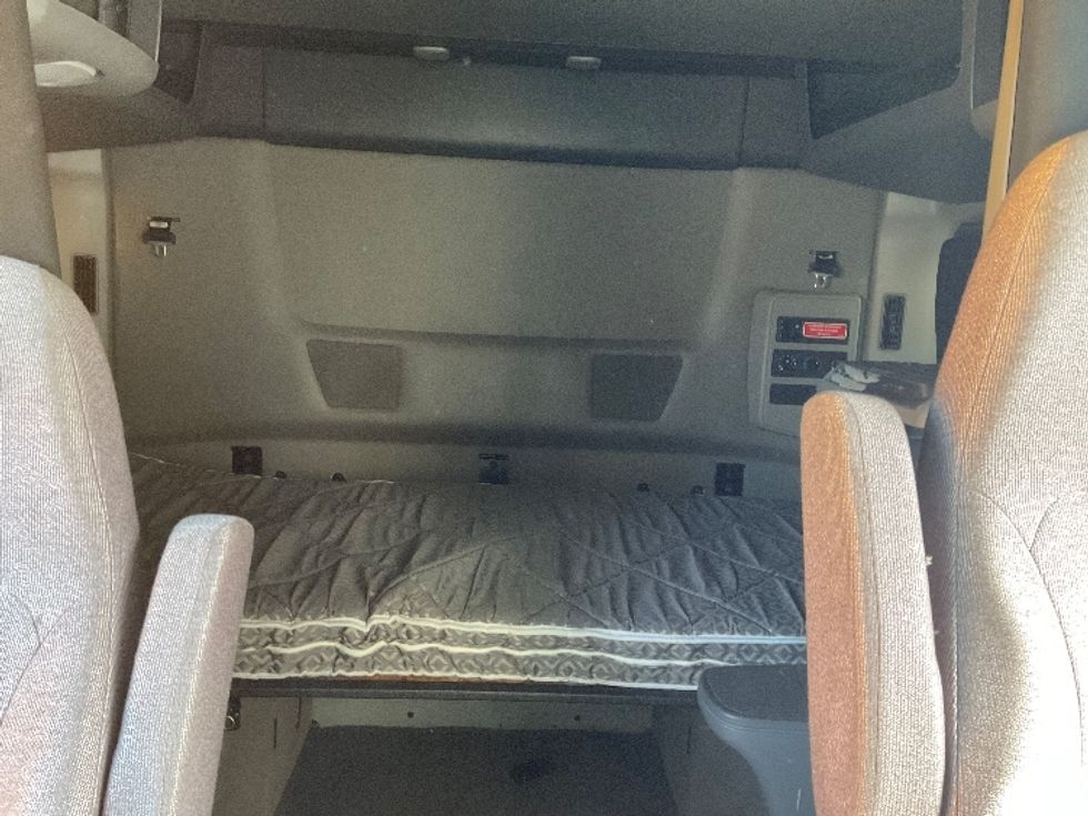 Sleeper Tractor-Heavy Duty Tractors-International-2023-LT625-Fontana-CA-733,426\n\t\tmiles-$ 37,500 - Image 16