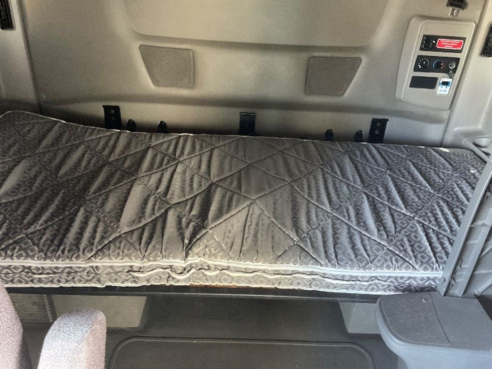 Sleeper Tractor-Heavy Duty Tractors-International-2023-LT625-Fontana-CA-733,426\n\t\tmiles-$ 37,500 - Image 17