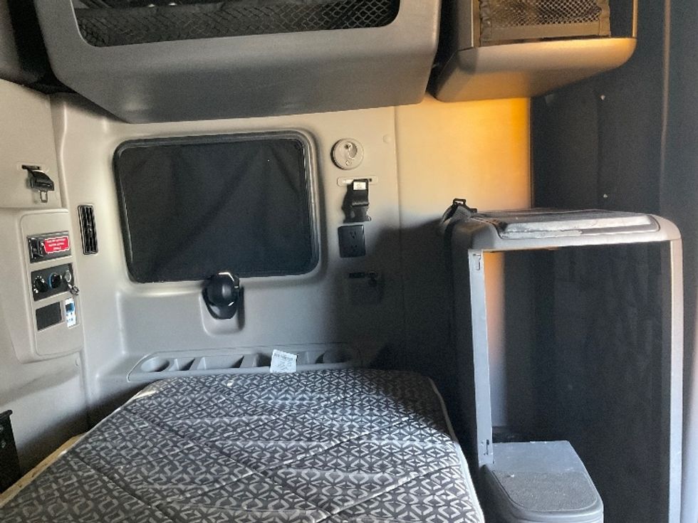 Sleeper Tractor-Heavy Duty Tractors-International-2023-LT625-Fontana-CA-733,426\n\t\tmiles-$ 37,500 - Image 18