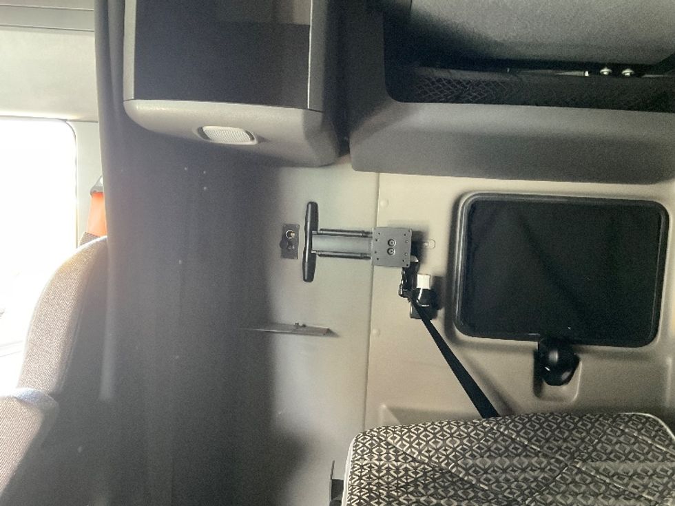 Sleeper Tractor-Heavy Duty Tractors-International-2023-LT625-Fontana-CA-733,426\n\t\tmiles-$ 37,500 - Image 19