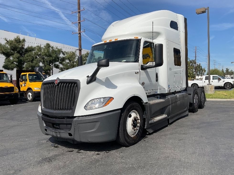 Sleeper Tractor-Heavy Duty Tractors-International-2023-LT625-Fontana-CA-733,426\n\t\tmiles-$ 37,500 - Image 3