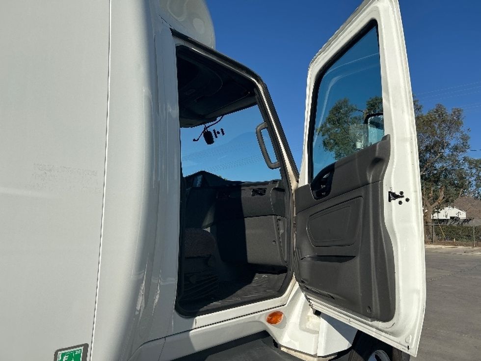 Sleeper Tractor-Heavy Duty Tractors-International-2023-LT625-Fontana-CA-759,753\n\t\tmiles-$ 40,500 - Image 13