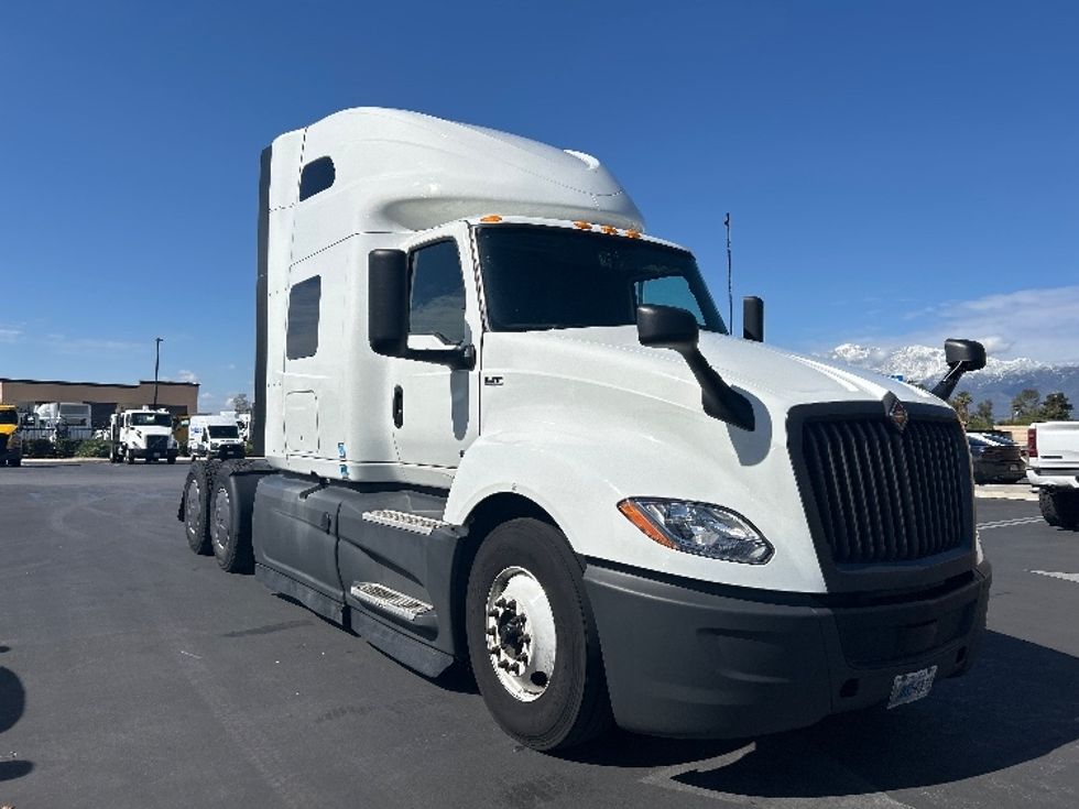 Sleeper Tractor-Heavy Duty Tractors-International-2023-LT625-Fontana-CA-775,426\n\t\tmiles-$ 35,250 - Image 1