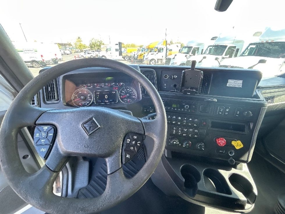 Sleeper Tractor-Heavy Duty Tractors-International-2023-LT625-Fontana-CA-775,426\n\t\tmiles-$ 35,250 - Image 11