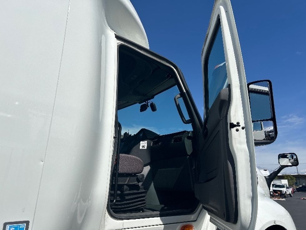 Sleeper Tractor-Heavy Duty Tractors-International-2023-LT625-Fontana-CA-775,426\n\t\tmiles-$ 35,250 - Image 13