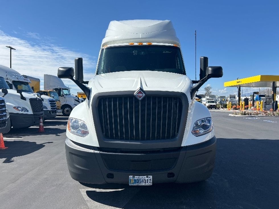 Sleeper Tractor-Heavy Duty Tractors-International-2023-LT625-Fontana-CA-775,426\n\t\tmiles-$ 35,250 - Image 2