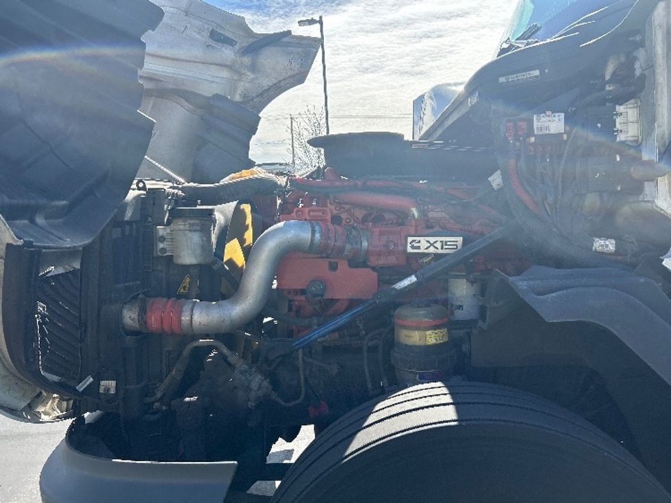 Sleeper Tractor-Heavy Duty Tractors-International-2023-LT625-Fontana-CA-775,426\n\t\tmiles-$ 35,250 - Image 21