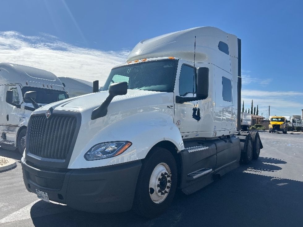Sleeper Tractor-Heavy Duty Tractors-International-2023-LT625-Fontana-CA-775,426\n\t\tmiles-$ 35,250 - Image 3