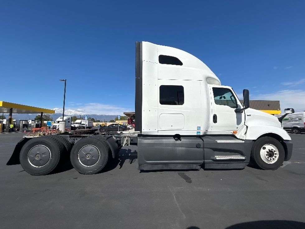 Sleeper Tractor-Heavy Duty Tractors-International-2023-LT625-Fontana-CA-775,426\n\t\tmiles-$ 35,250 - Image 8