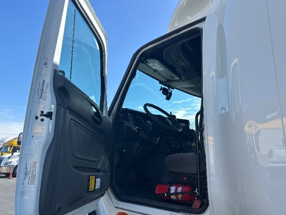 Sleeper Tractor-Heavy Duty Tractors-International-2023-LT625-Fontana-CA-775,426\n\t\tmiles-$ 35,250 - Image 9