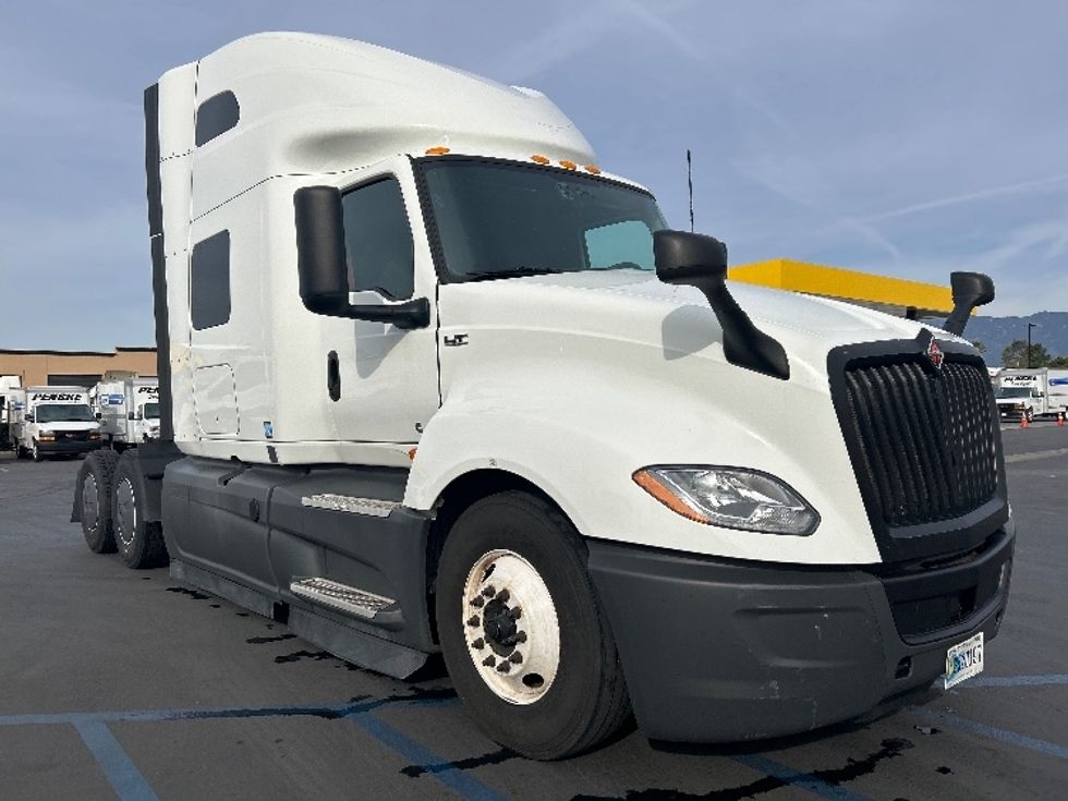 Sleeper Tractor-Heavy Duty Tractors-International-2023-LT625-Fontana-CA-777,004\n\t\tmiles-$ 35,250 - Image 1