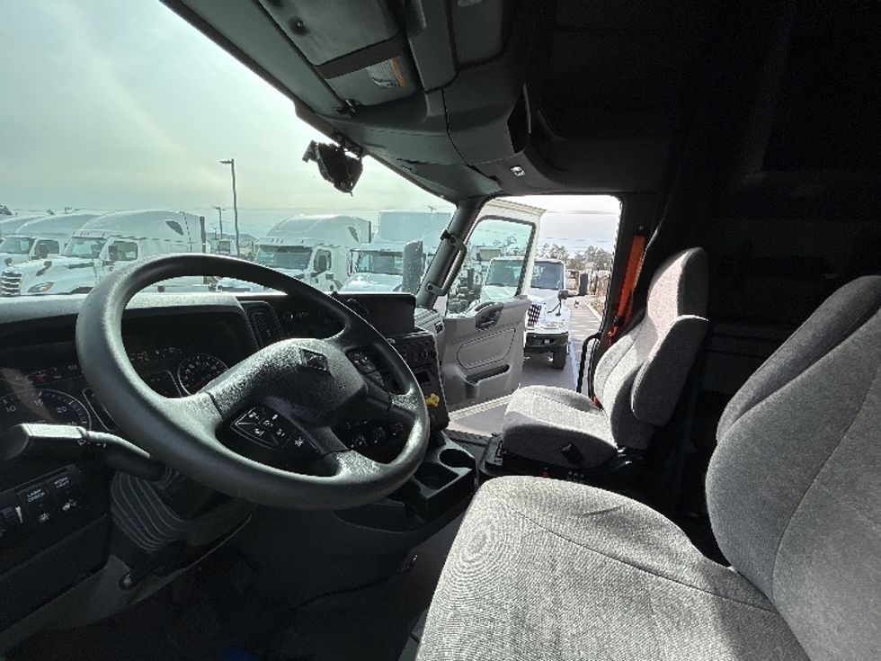 Sleeper Tractor-Heavy Duty Tractors-International-2023-LT625-Fontana-CA-777,004\n\t\tmiles-$ 35,250 - Image 10