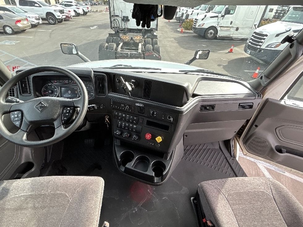 Sleeper Tractor-Heavy Duty Tractors-International-2023-LT625-Fontana-CA-777,004\n\t\tmiles-$ 35,250 - Image 12