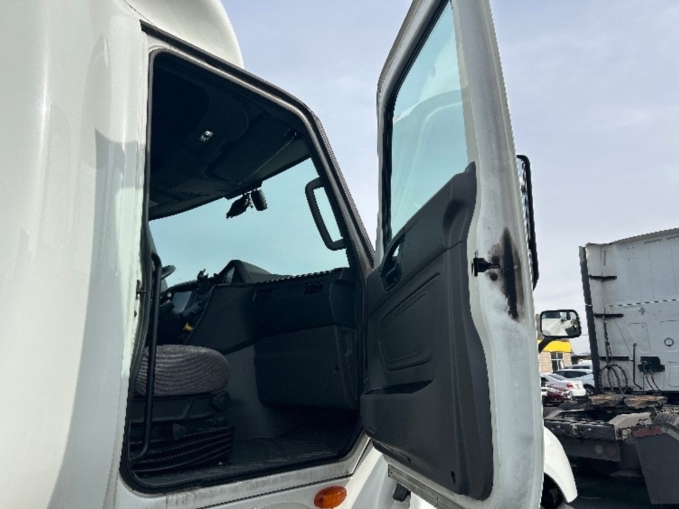 Sleeper Tractor-Heavy Duty Tractors-International-2023-LT625-Fontana-CA-777,004\n\t\tmiles-$ 35,250 - Image 13