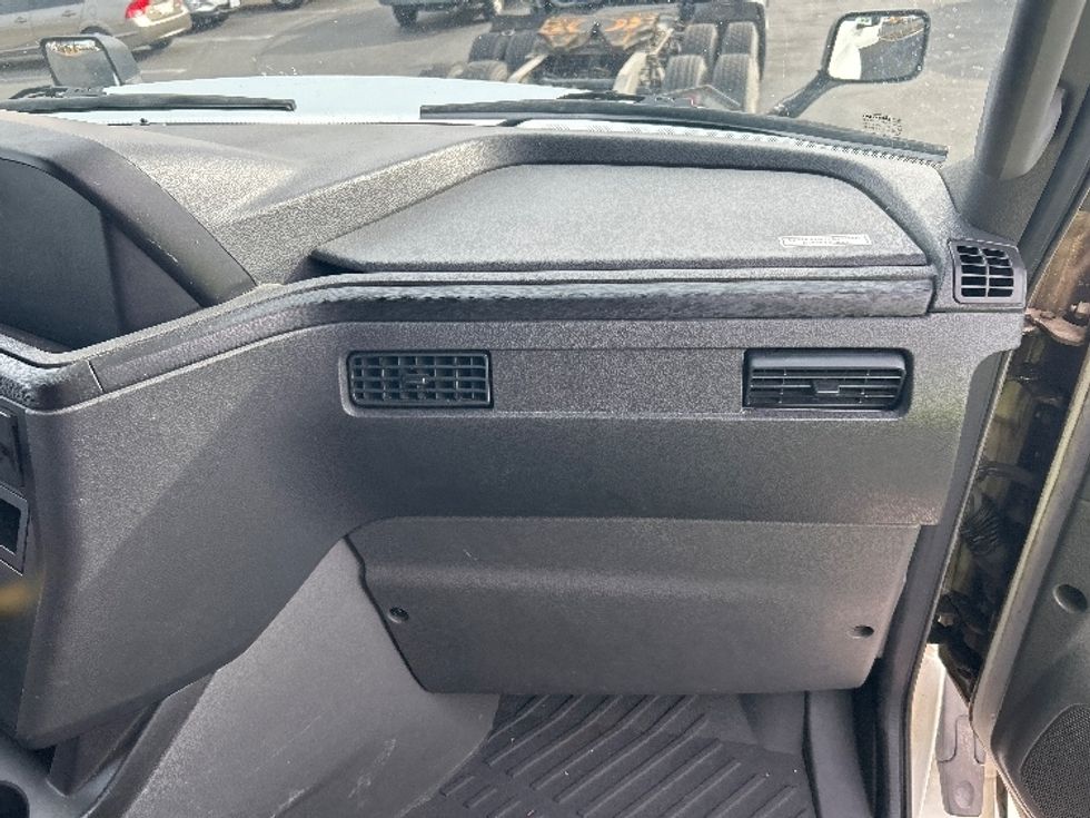 Sleeper Tractor-Heavy Duty Tractors-International-2023-LT625-Fontana-CA-777,004\n\t\tmiles-$ 35,250 - Image 14