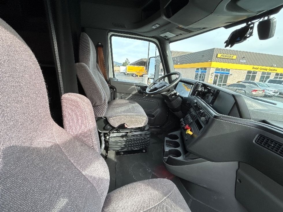 Sleeper Tractor-Heavy Duty Tractors-International-2023-LT625-Fontana-CA-777,004\n\t\tmiles-$ 35,250 - Image 15