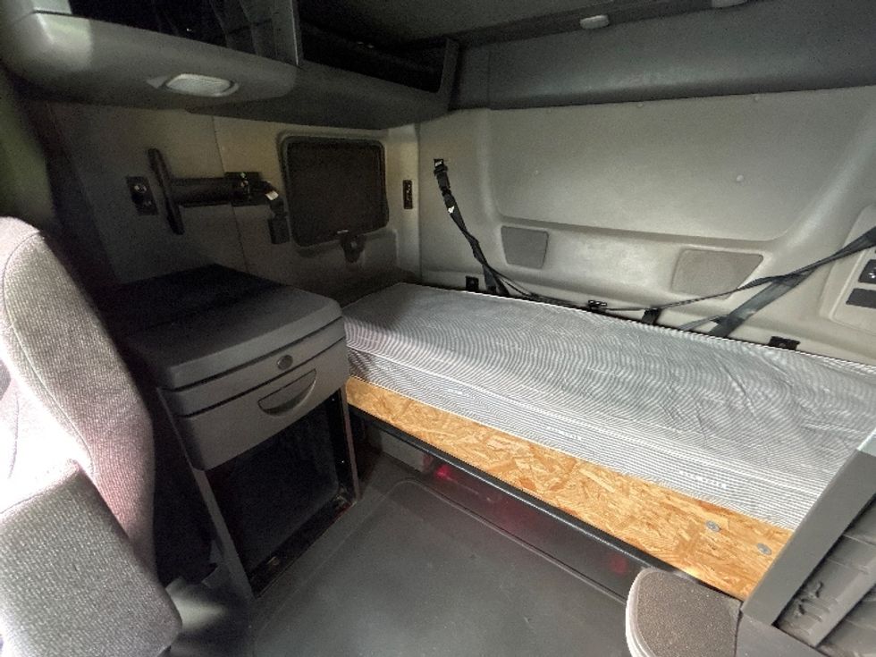 Sleeper Tractor-Heavy Duty Tractors-International-2023-LT625-Fontana-CA-777,004\n\t\tmiles-$ 35,250 - Image 18