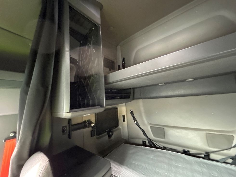 Sleeper Tractor-Heavy Duty Tractors-International-2023-LT625-Fontana-CA-777,004\n\t\tmiles-$ 35,250 - Image 19