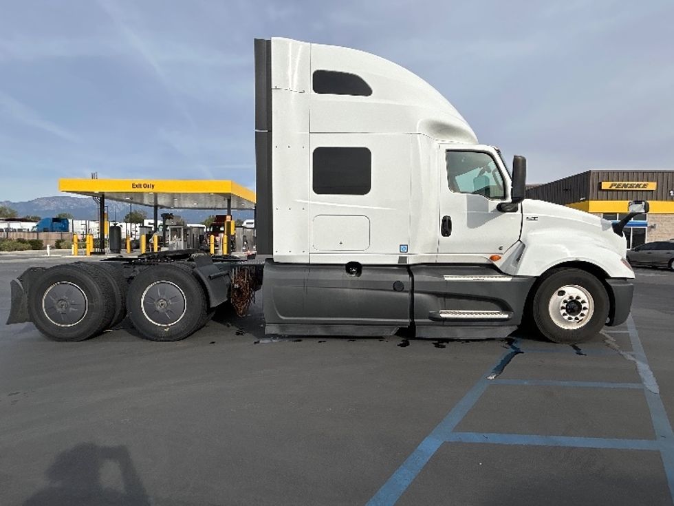 Sleeper Tractor-Heavy Duty Tractors-International-2023-LT625-Fontana-CA-777,004\n\t\tmiles-$ 35,250 - Image 8