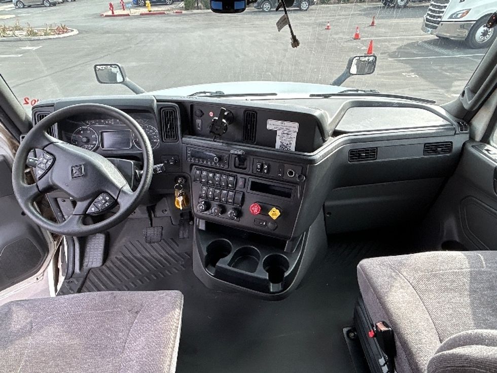 Sleeper Tractor-Heavy Duty Tractors-International-2023-LT625-Fontana-CA-785,313\n\t\tmiles-$ 35,250 - Image 11